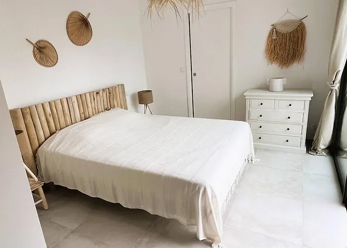 Copains, 5 Pers, Piscine Chauffée, 5 Mn Villa